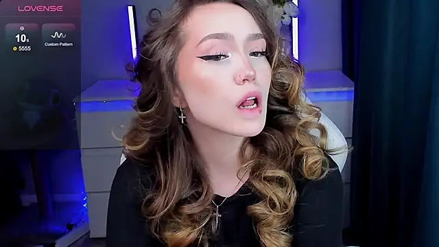 Snapshot of Evia_r0se chatting on 11-22-25, 11:31 Evia r0se online show from 11-22-25, 11:31