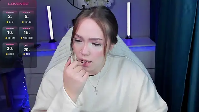 Snapshot of Evia_r0se chatting on 12-02-25, 05:19 Evia r0se online show from 12-02-25, 05:19