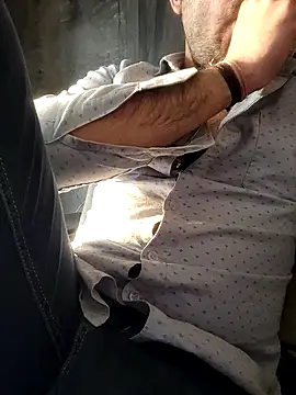 Snapshot of 77fuckerboy_ chatting on 02-21-25, 02:06 77fuckerboy online show from 02-21-25, 02:06