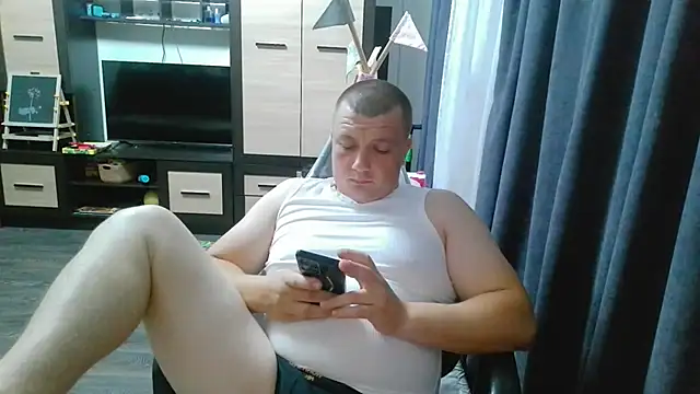 Snapshot of gamblingbum chatting on 06-15-26, 07:05 gamblingbum online show from 06-15-26, 07:05