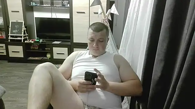Snapshot of gamblingbum chatting on 06-19-26, 10:24 gamblingbum online show from 06-19-26, 10:24