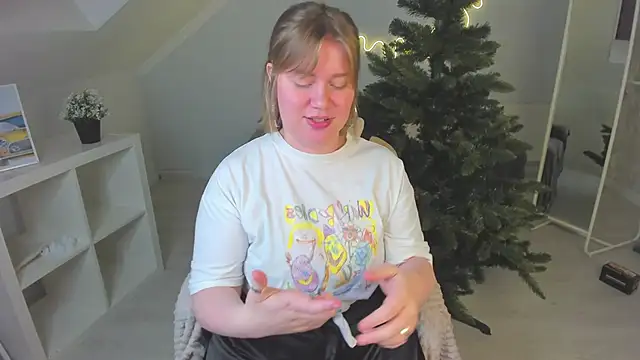 Kira Citro online show from 12-08-24, 03:24