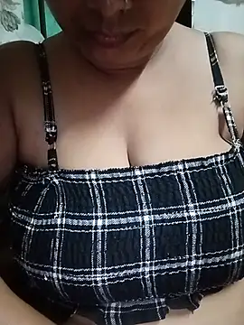 Snapshot of sajida34 chatting on 07-11-26, 12:35 sajida34 online show from 07-11-26, 12:35