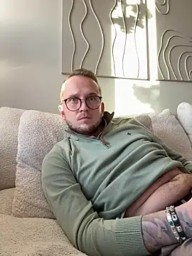 Snapshot of thehornyguy97 chatting on 12-19-25, 12:12 thehornyguy97 online show from 12-19-25, 12:12