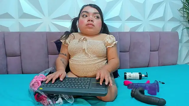 Snapshot of Michelle_Brooks chatting on 01-09-25, 08:33 Michelle Brooks online show from 01-09-25, 08:33