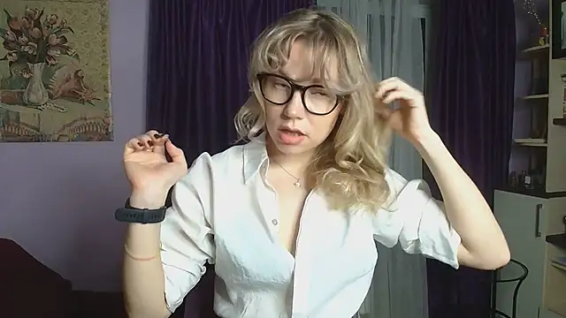 TaylorBre online show from 12-21-24, 01:32