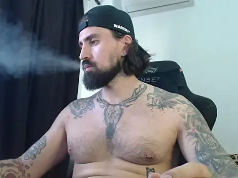 Snapshot of MateoHunk chatting on 09-11-25, 10:04 MateoHunk online show from 09-11-25, 10:04