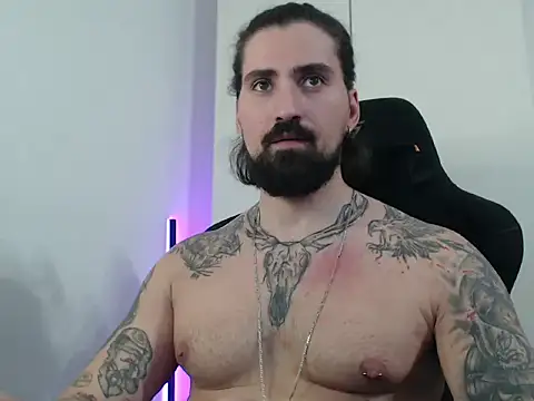 Snapshot of MateoHunk chatting on 10-20-25, 04:51 MateoHunk online show from 10-20-25, 04:51