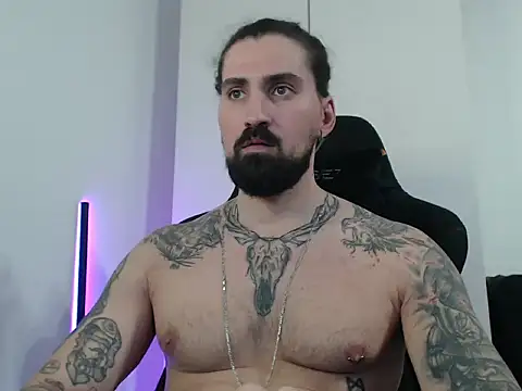 Snapshot of MateoHunk chatting on 11-07-25, 11:43 MateoHunk online show from 11-07-25, 11:43