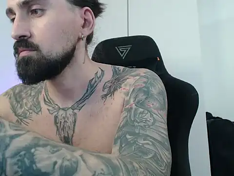 Snapshot of MateoHunk chatting on 11-12-25, 05:24 MateoHunk online show from 11-12-25, 05:24