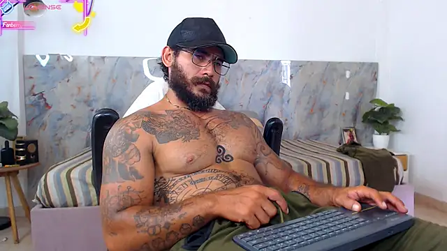Snapshot of hanz_col chatting on 04-20-26, 02:20 hanz col online show from 04-20-26, 02:20