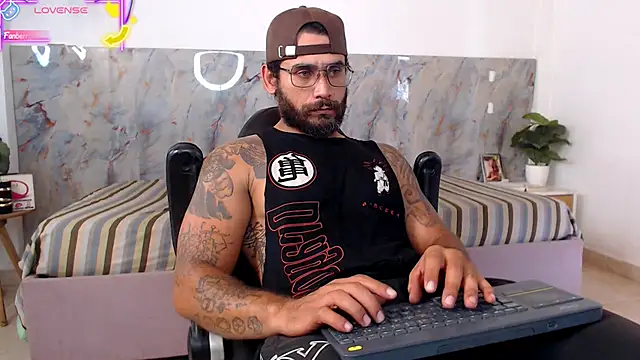 Snapshot of hanz_col chatting on 05-04-26, 04:47 hanz col online show from 05-04-26, 04:47