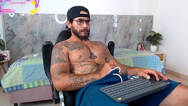 Snapshot of hanz_col chatting on 05-19-26, 04:35 hanz col online show from 05-19-26, 04:35