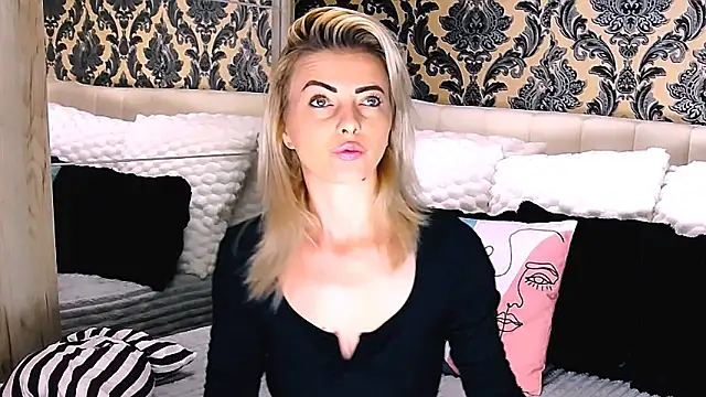 Aly girl1 online show from 09-30-25, 08:19