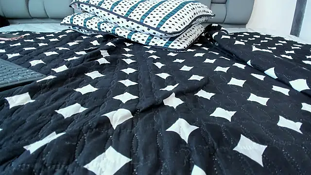 Snapshot of Jade_squirtt chatting on 01-30-25, 01:53 Jade squirtt online show from 01-30-25, 01:53