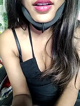 Snapshot of Reena_Singh53 chatting on 02-18-25, 01:22 Reena Singh53 online show from 02-18-25, 01:22