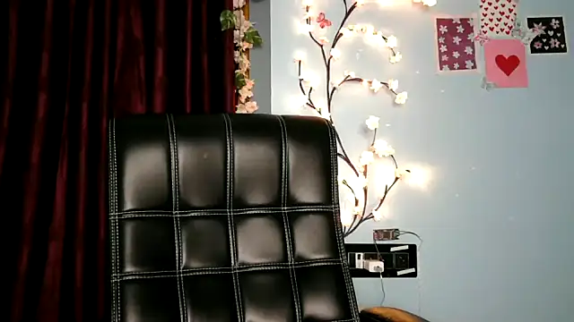 Snapshot of Reena_Singh53 chatting on 09-16-25, 04:08 Reena Singh53 online show from 09-16-25, 04:08