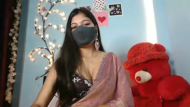 Snapshot of Reena_Singh53 chatting on 10-15-25, 11:32 Reena Singh53 online show from 10-15-25, 11:32