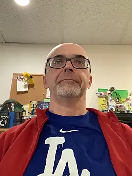 Snapshot of MaxVain chatting on 03-10-25, 06:12 MaxVain online show from 03-10-25, 06:12