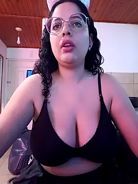 Snapshot of babyluna939 chatting on 09-13-25, 04:07 babyluna939 online show from 09-13-25, 04:07