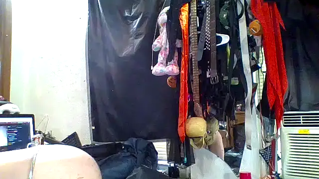 Snapshot of slinginbigD chatting on 10-09-25, 05:44 slinginbigD online show from 10-09-25, 05:44