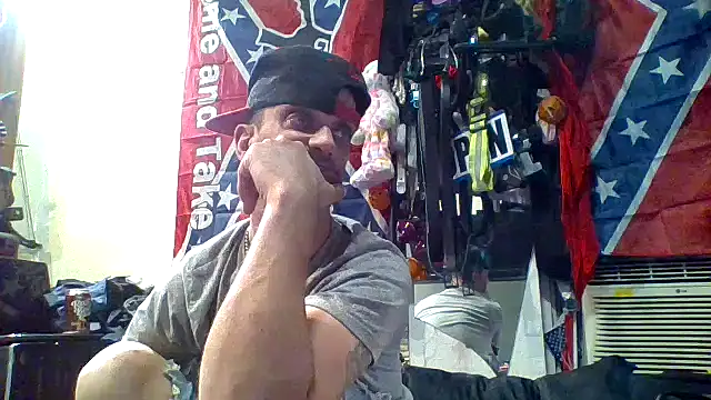 Snapshot of slinginbigD chatting on 10-12-25, 11:09 slinginbigD online show from 10-12-25, 11:09