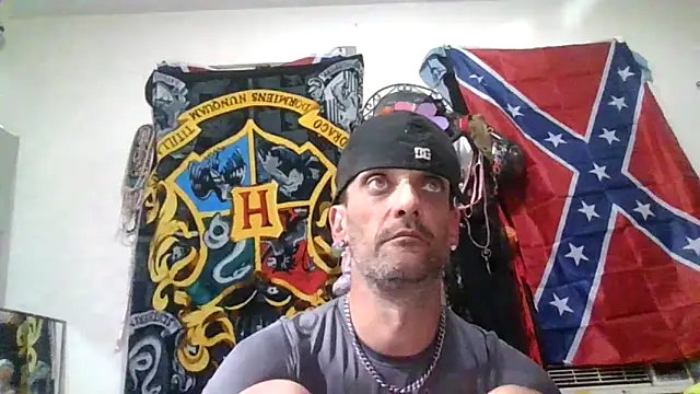 Snapshot of slinginbigD chatting on 11-05-25, 05:18 slinginbigD online show from 11-05-25, 05:18