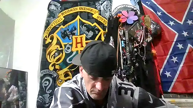 Snapshot of slinginbigD chatting on 11-09-25, 12:03 slinginbigD online show from 11-09-25, 12:03