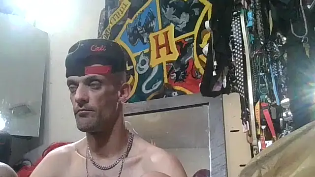 Snapshot of slinginbigD chatting on 11-11-25, 07:08 slinginbigD online show from 11-11-25, 07:08