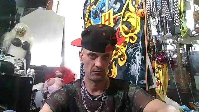 Snapshot of slinginbigD chatting on 11-14-25, 06:23 slinginbigD online show from 11-14-25, 06:23