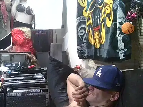 Snapshot of slinginbigD chatting on 11-22-25, 08:57 slinginbigD online show from 11-22-25, 08:57