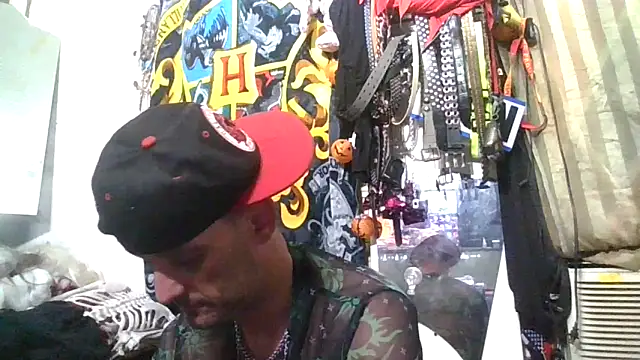 Snapshot of slinginbigD chatting on 11-23-25, 10:42 slinginbigD online show from 11-23-25, 10:42