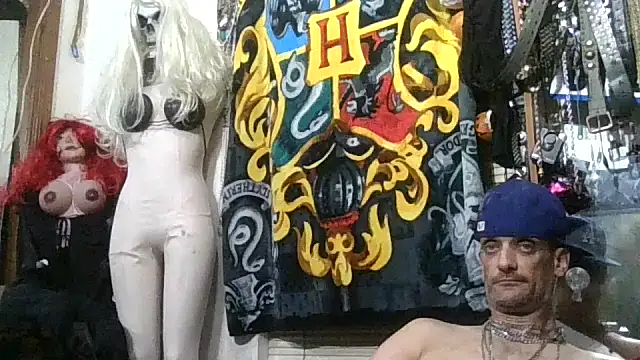 Snapshot of slinginbigD chatting on 11-25-25, 10:59 slinginbigD online show from 11-25-25, 10:59