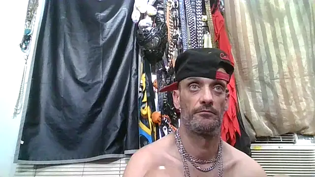 Snapshot of slinginbigD chatting on 12-05-25, 07:39 slinginbigD online show from 12-05-25, 07:39