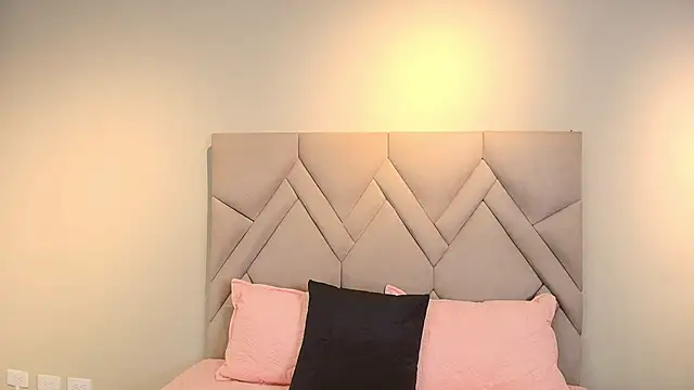 Isis Osman online show from 03-13-26, 08:04