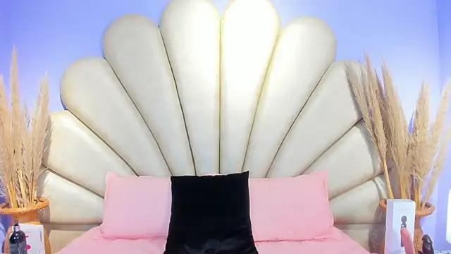 Isis Osman online show from 04-15-26, 02:57