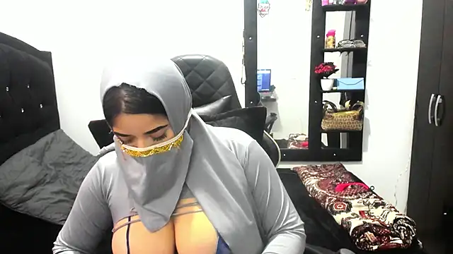 janna isa online show from 10-26-25, 07:31