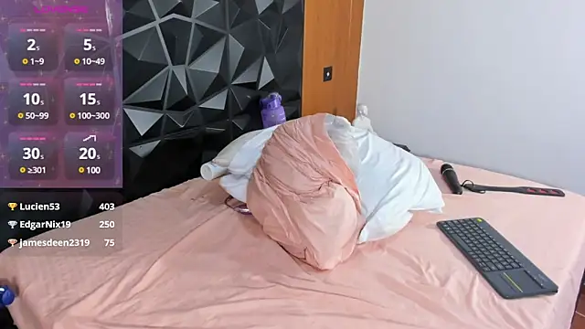 Wendy Marchall online show from 02-12-25, 01:09