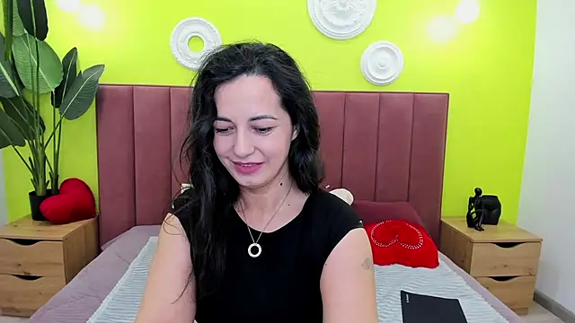 Snapshot of Linda_Insatiable chatting on 05-11-26, 01:33 Linda Insatiable online show from 05-11-26, 01:33