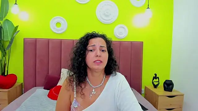 Snapshot of Linda_Insatiable chatting on 06-11-26, 02:53 Linda Insatiable online show from 06-11-26, 02:53