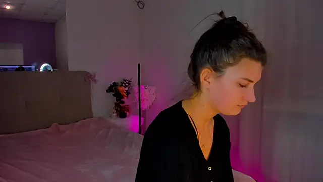 Snapshot of Laura_Leee chatting on 01-08-25, 10:15 Laura Leee online show from 01-08-25, 10:15