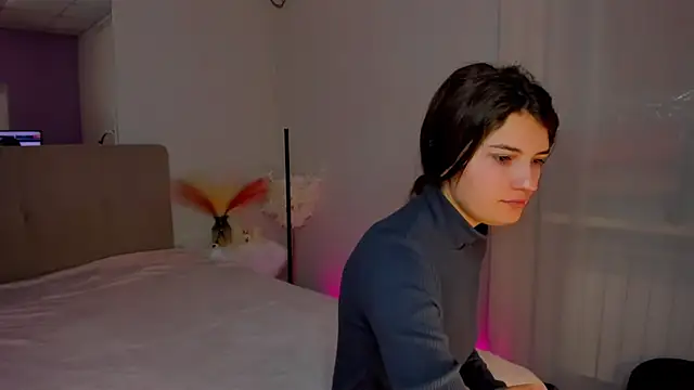 Snapshot of Laura_Leee chatting on 01-29-25, 06:33 Laura Leee online show from 01-29-25, 06:33