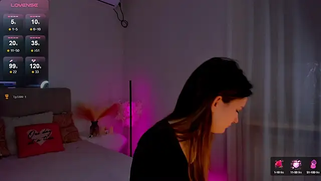 Snapshot of Laura_Leee chatting on 02-01-25, 09:43 Laura Leee online show from 02-01-25, 09:43