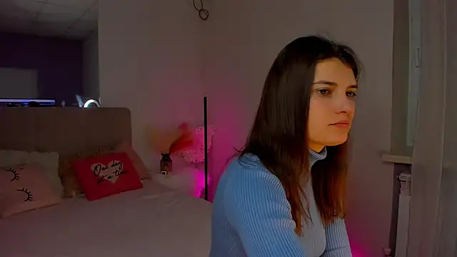 Snapshot of Laura_Leee chatting on 02-17-25, 06:31 Laura Leee online show from 02-17-25, 06:31