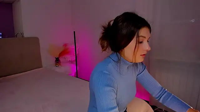 Snapshot of Laura_Leee chatting on 02-20-25, 05:33 Laura Leee online show from 02-20-25, 05:33