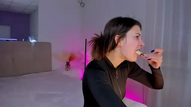 Snapshot of Laura_Leee chatting on 03-06-25, 09:36 Laura Leee online show from 03-06-25, 09:36