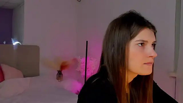 Snapshot of Laura_Leee chatting on 03-07-25, 06:24 Laura Leee online show from 03-07-25, 06:24