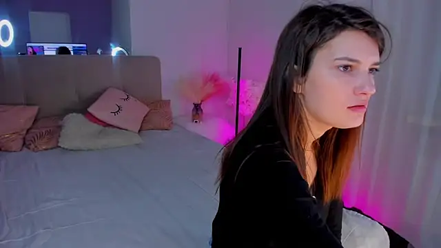 Snapshot of Laura_Leee chatting on 03-09-25, 06:28 Laura Leee online show from 03-09-25, 06:28