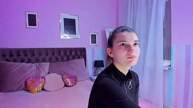 Snapshot of Laura_Leee chatting on 03-13-25, 06:26 Laura Leee online show from 03-13-25, 06:26