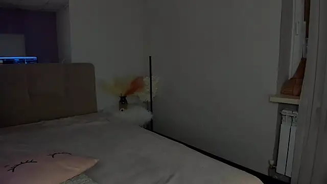 Snapshot of Laura_Leee chatting on 03-17-25, 06:29 Laura Leee online show from 03-17-25, 06:29